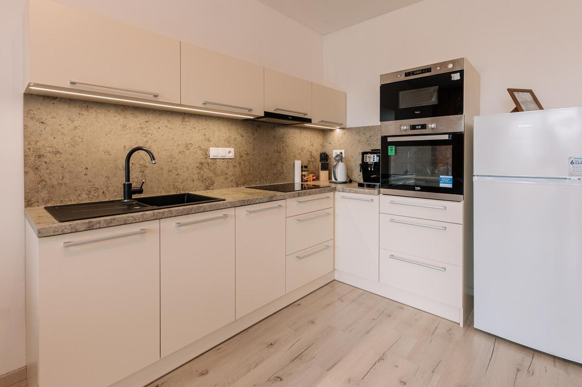 Sunrise Apartments セネツ エクステリア 写真