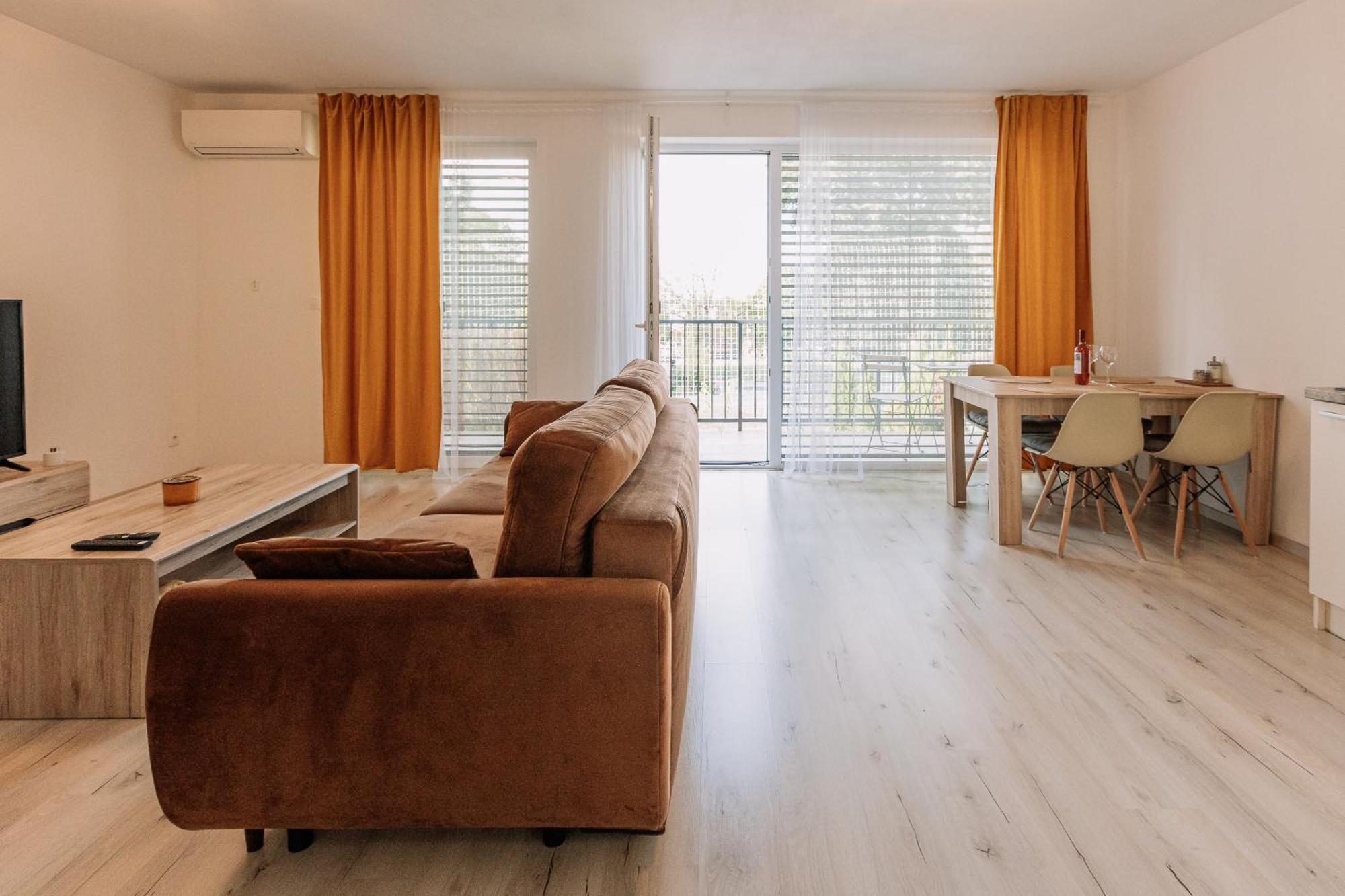Sunrise Apartments セネツ エクステリア 写真